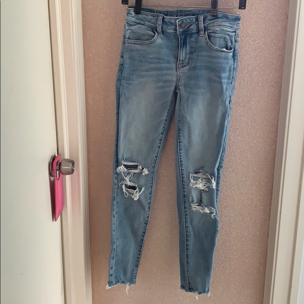 Light wash American Eagle skinny ripped jeans